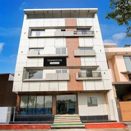 Super Townhouse Taj Nagri Phase 2 Formerly Grand Rivera Tājganj Eksteriør billede